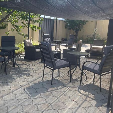 Hotel Holiday Villa Тбилиси Экстерьер фото