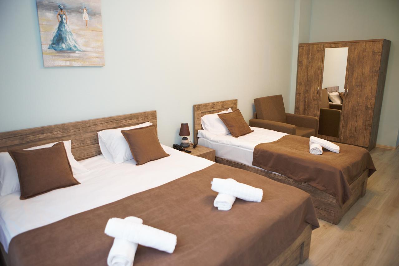 Hotel Holiday Villa Тбилиси Экстерьер фото