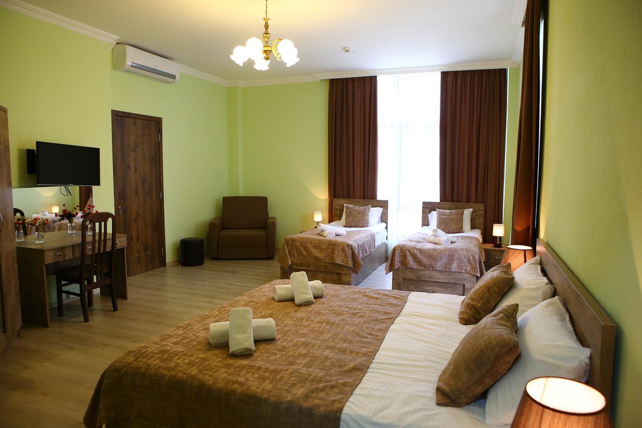 Hotel Holiday Villa Тбилиси Экстерьер фото