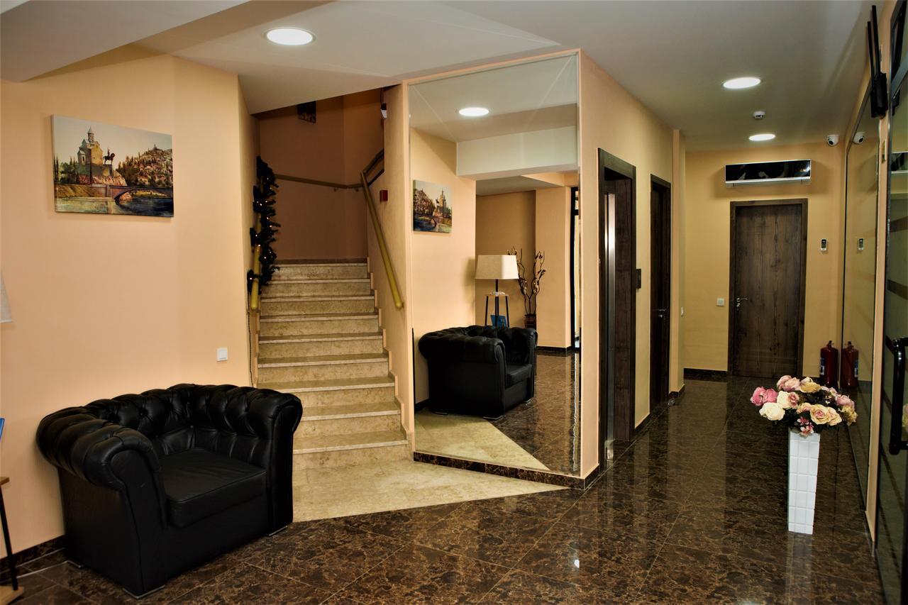 Hotel Holiday Villa Тбилиси Экстерьер фото