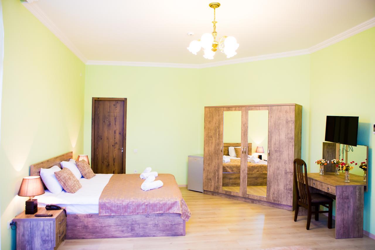 Hotel Holiday Villa Тбилиси Экстерьер фото