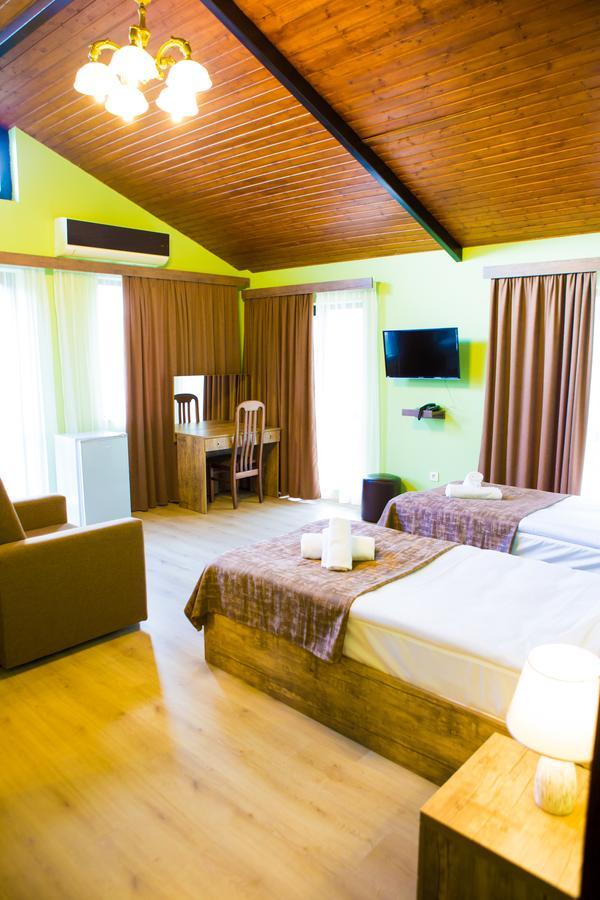 Hotel Holiday Villa Тбилиси Экстерьер фото