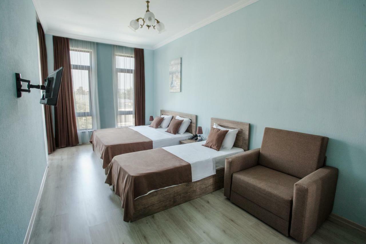 Hotel Holiday Villa Тбилиси Экстерьер фото