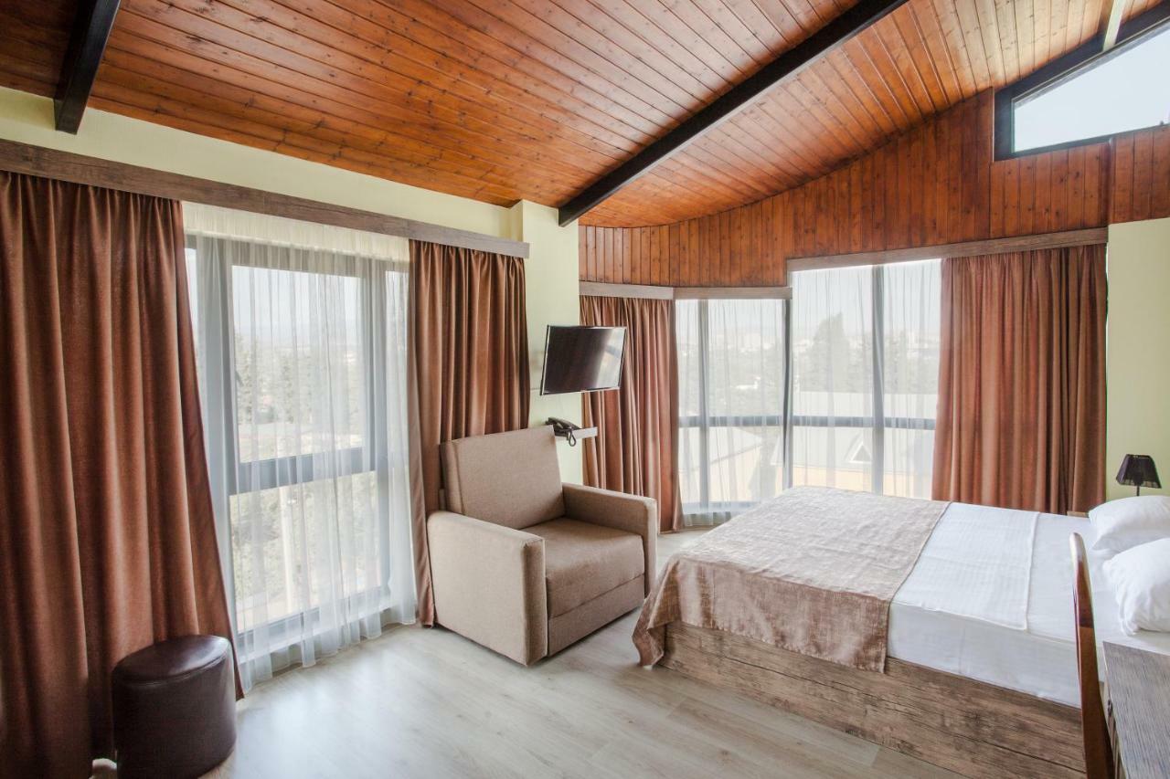 Hotel Holiday Villa Тбилиси Экстерьер фото
