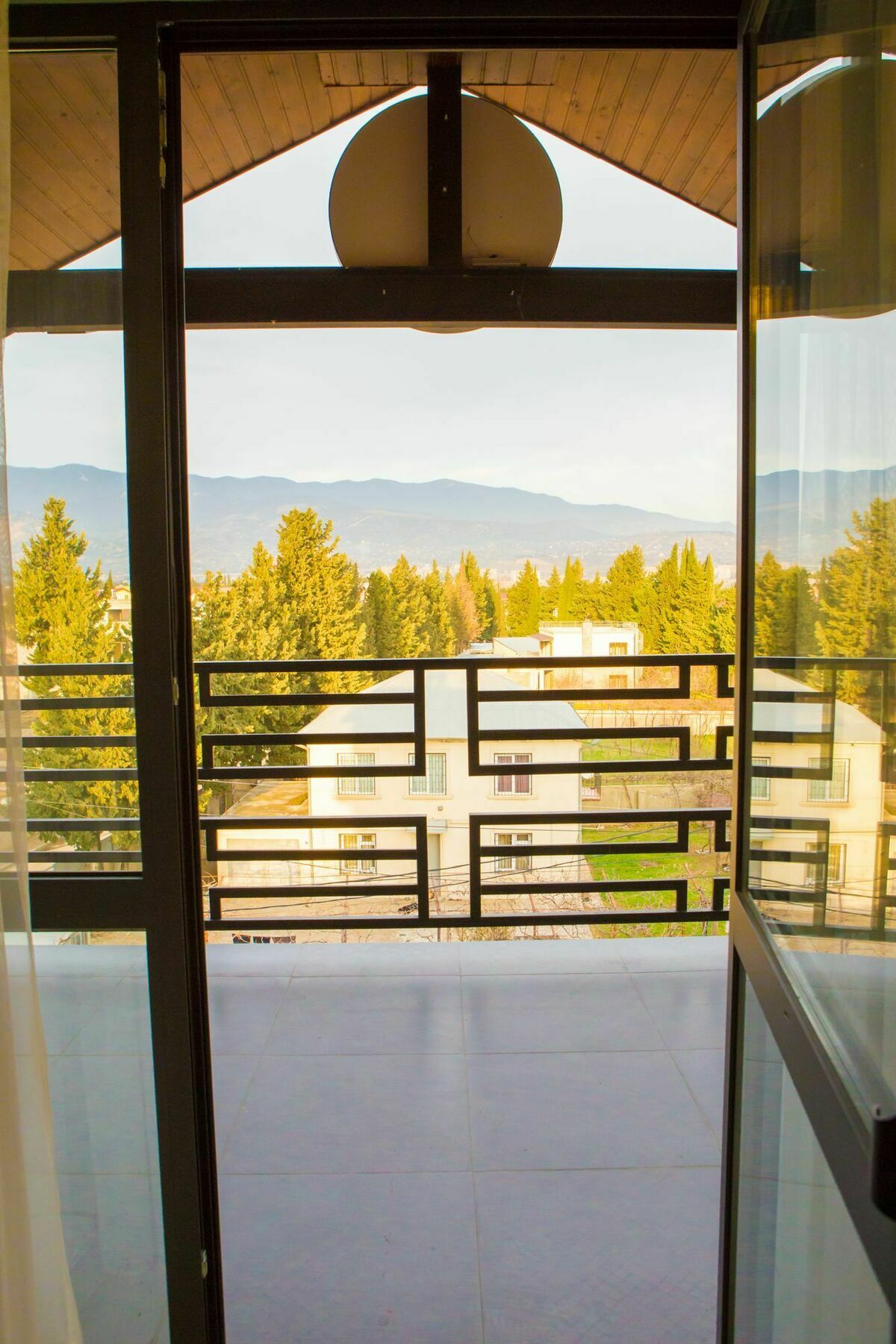 Hotel Holiday Villa Тбилиси Экстерьер фото