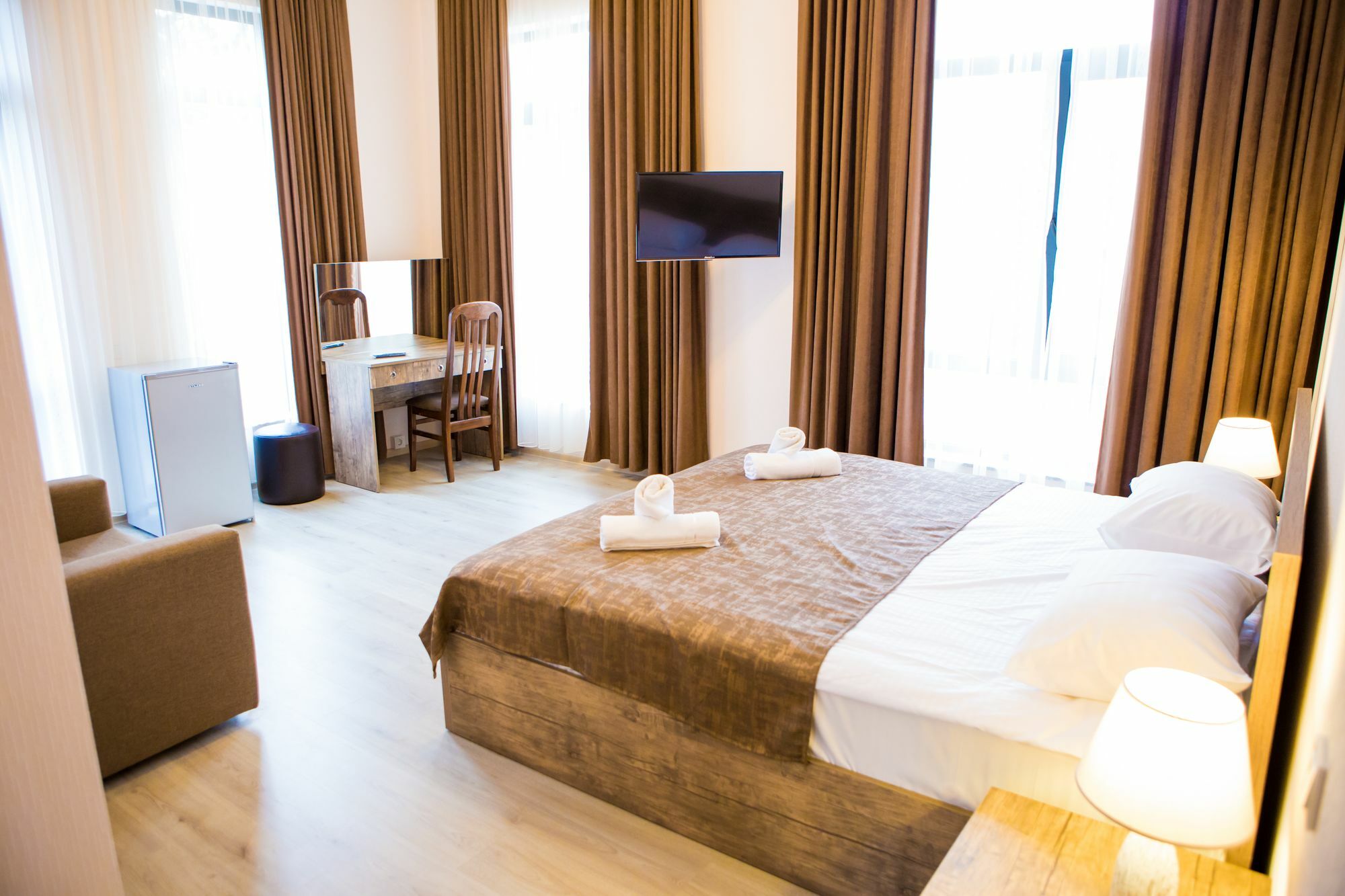 Hotel Holiday Villa Тбилиси Экстерьер фото
